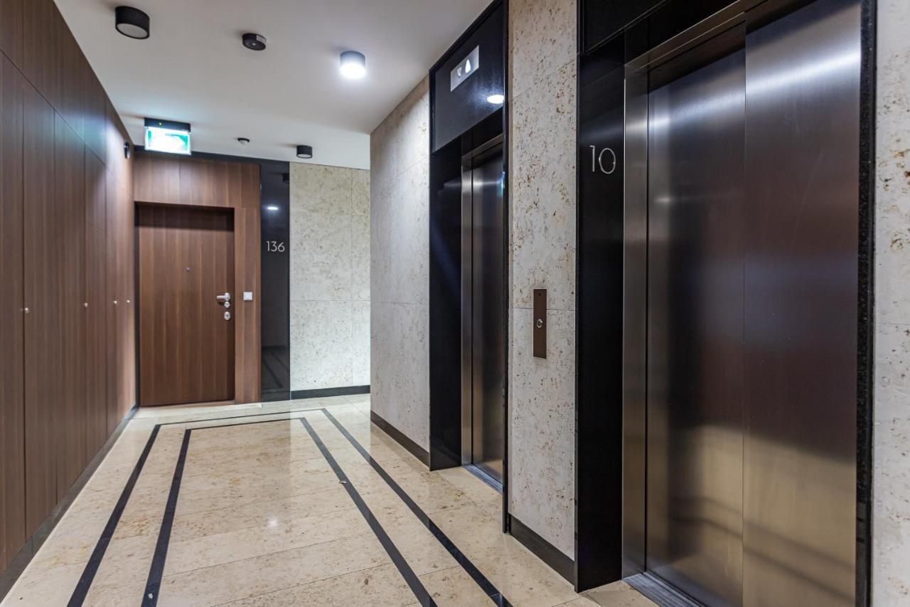 Mennica Residence Deluxe Варшава Екстер'єр фото